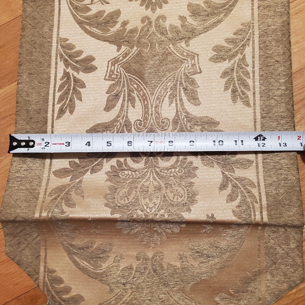 Table Runner - Picture 4 of 5
